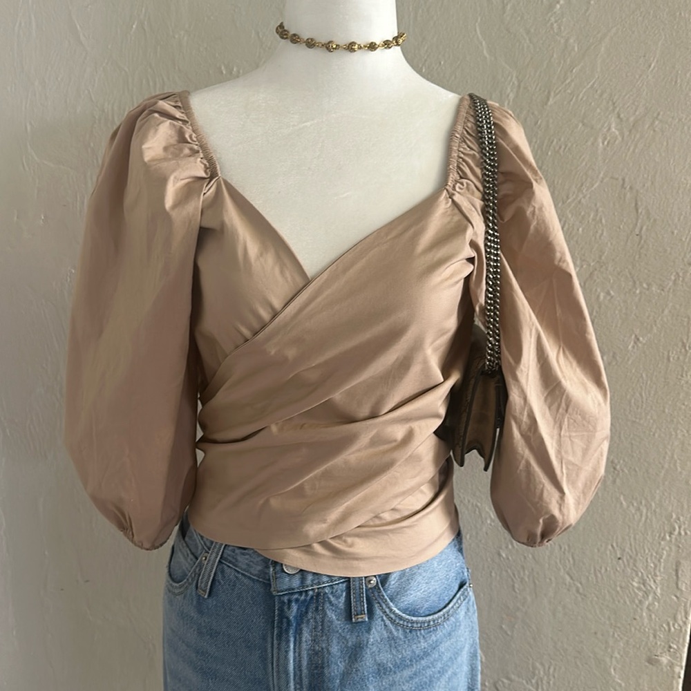 ⚜️⚜️Classy Tan Blouse - Size Small. FROM MY PERSONAL CLOSET⚜️⚜️